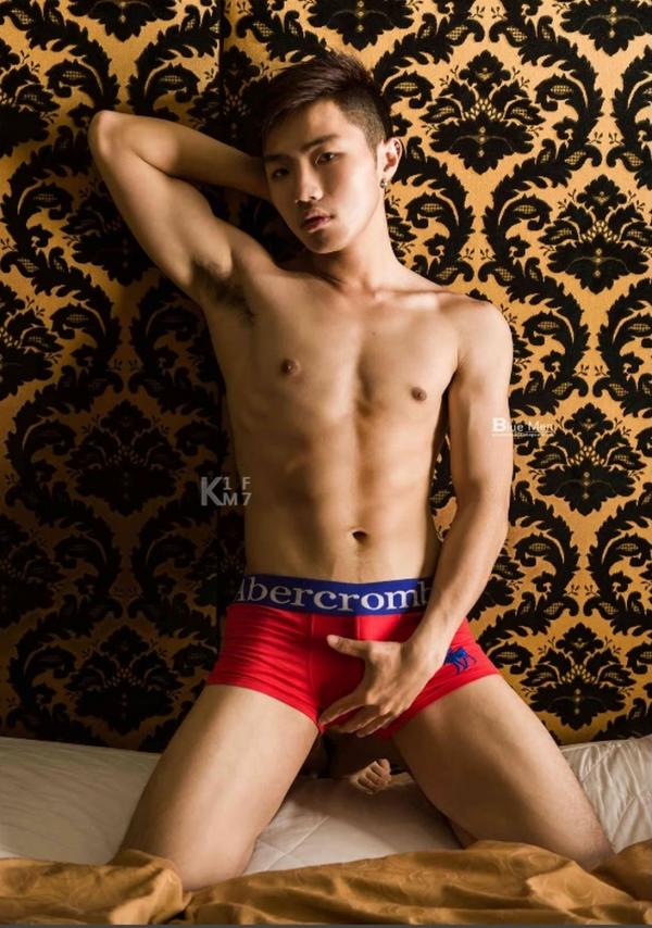 Whoseman-8-花漾文青男孩-許禾